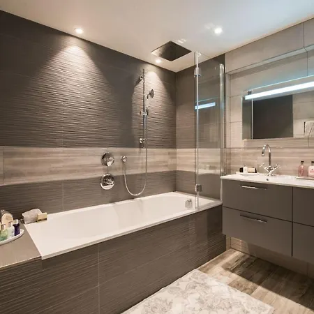 Apartment Appartement Unique A Courchevel 1850 Avec Jacuzzi Et Parking - Fr-1-564-135 *